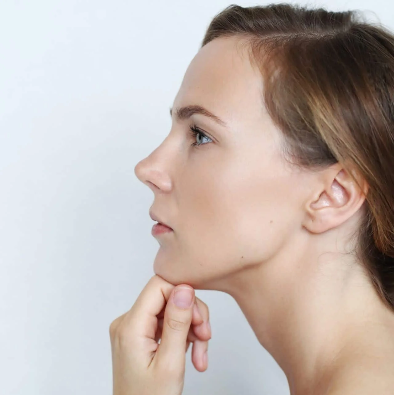 Paciente durante una valoración de medicina estética facial